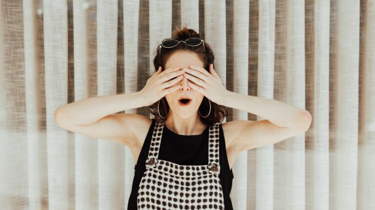 7 penyebab mata panda dan skincare untuk mengatasinya