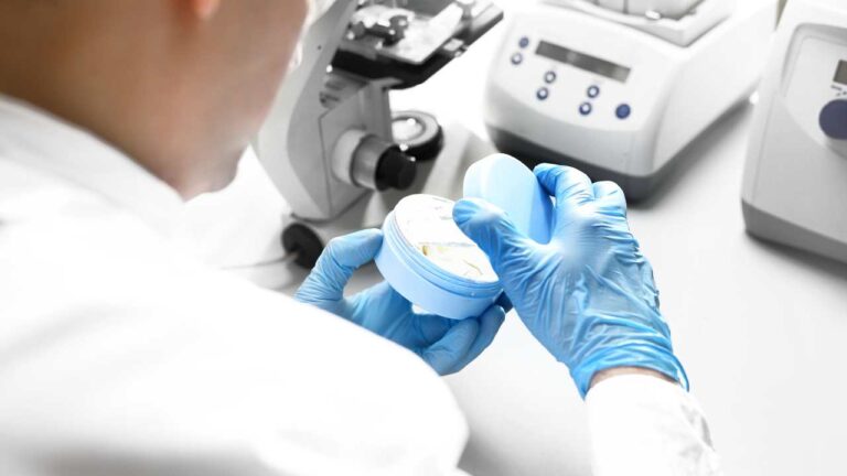 Tips Memilih Jasa Maklon Skincare 2024. Jangan Sampai Skip!
